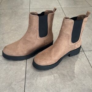 Old Navy Chelsea Boots - Size 8